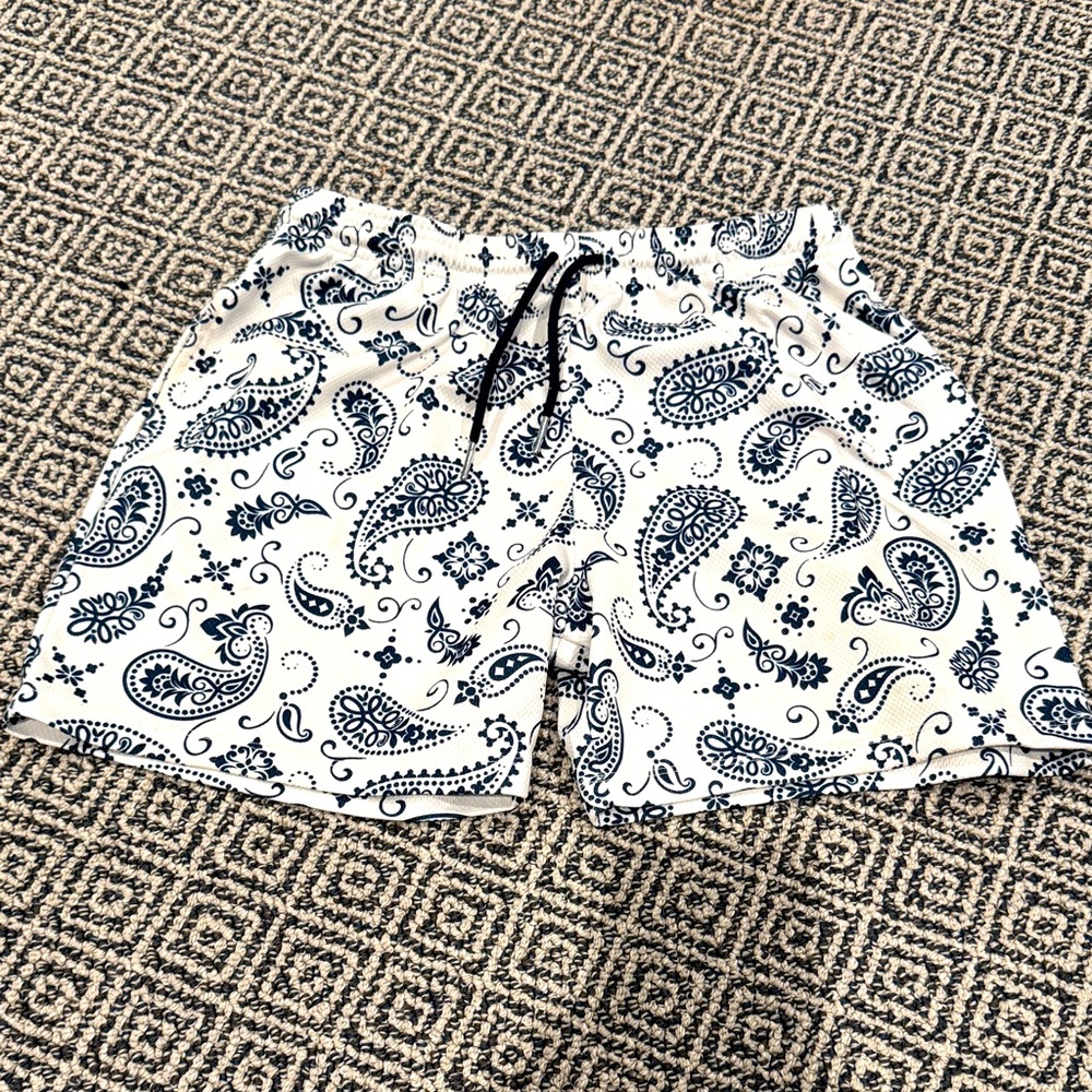 Paisley Print Drip Shorts
Kids XL
